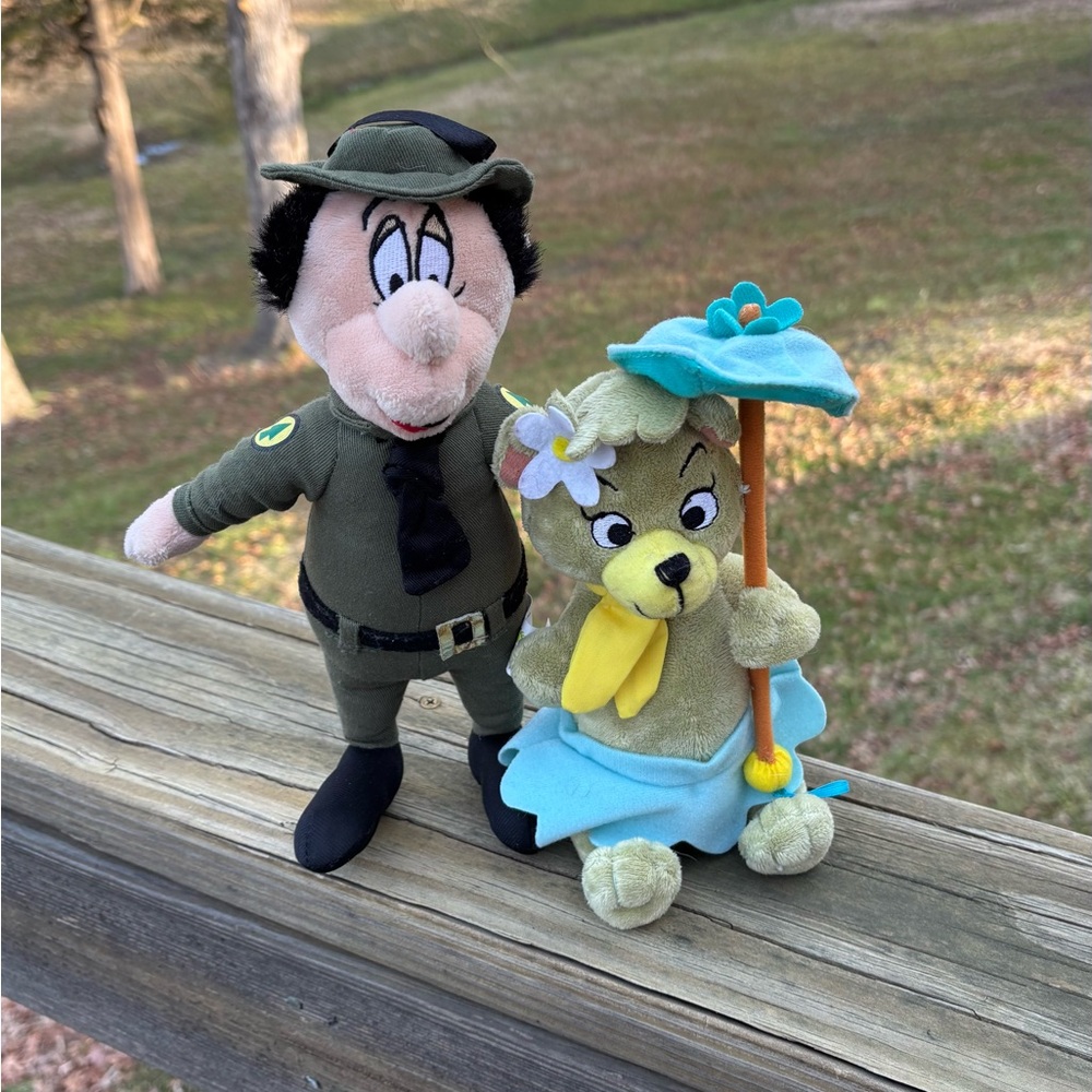 Yogi Bear and Girlfriend Cindy Bear Plush 10” Hanna Barbera